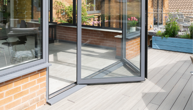 Bespoke conservatory with aluminium framing in Ravenshead